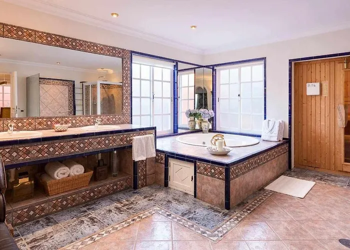 Karat Hacienda Miranda Villa Charco del Pino